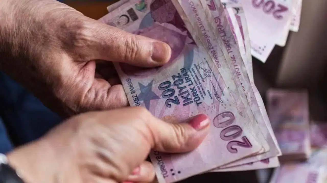 Emekliye üç ödeme birden yapılıyor! Detaylar açıklandı