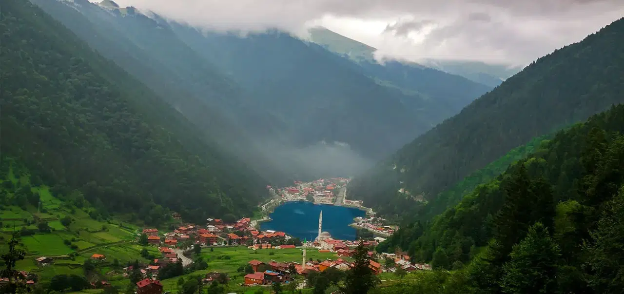 Uygun bilet fiyatları tatilcilerin rotasını Karadeniz'e çevirdi
