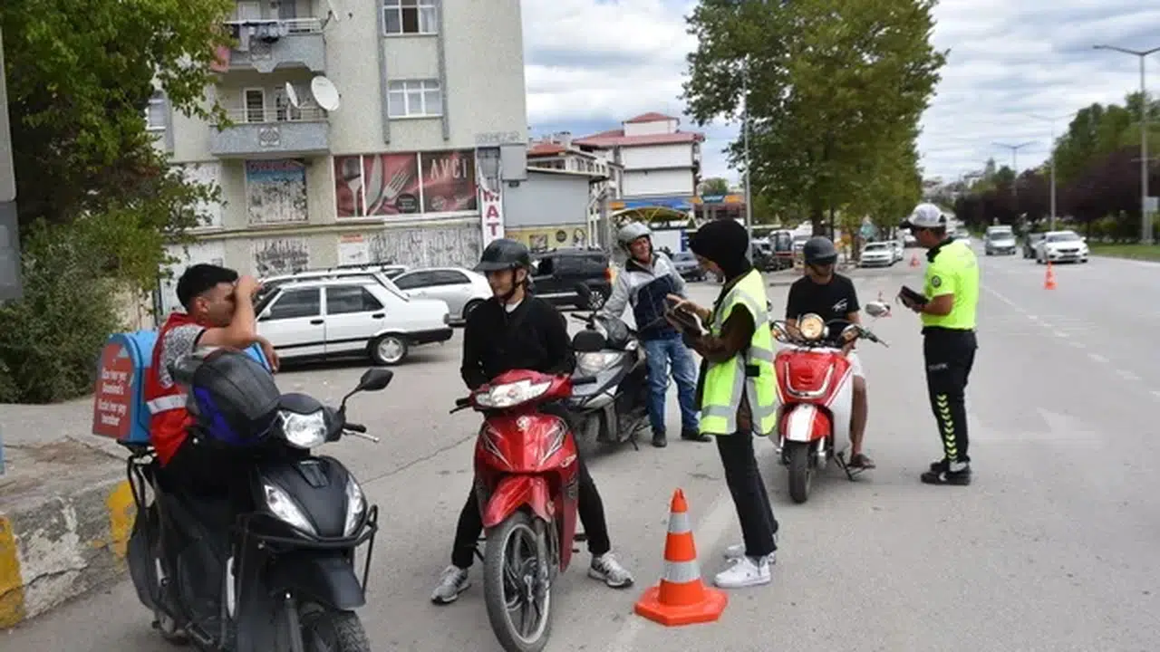Boyabat'ta güvenli motosiklet kullanımı etkinliği yapıldı