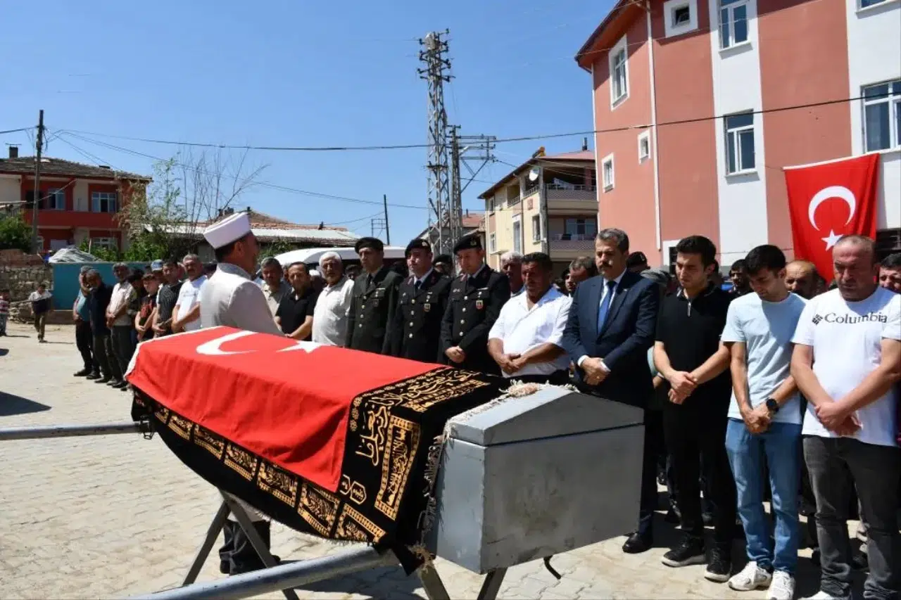 Samsun'da Kıbrıs gazisi İbrahim Çakır son yolculuğuna uğurlandı
