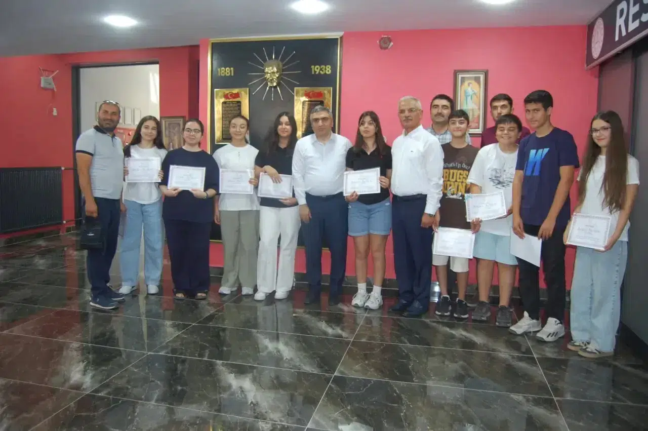 Merzifon’da LGS'de başarılı olan öğrenciler ödüllendirildi