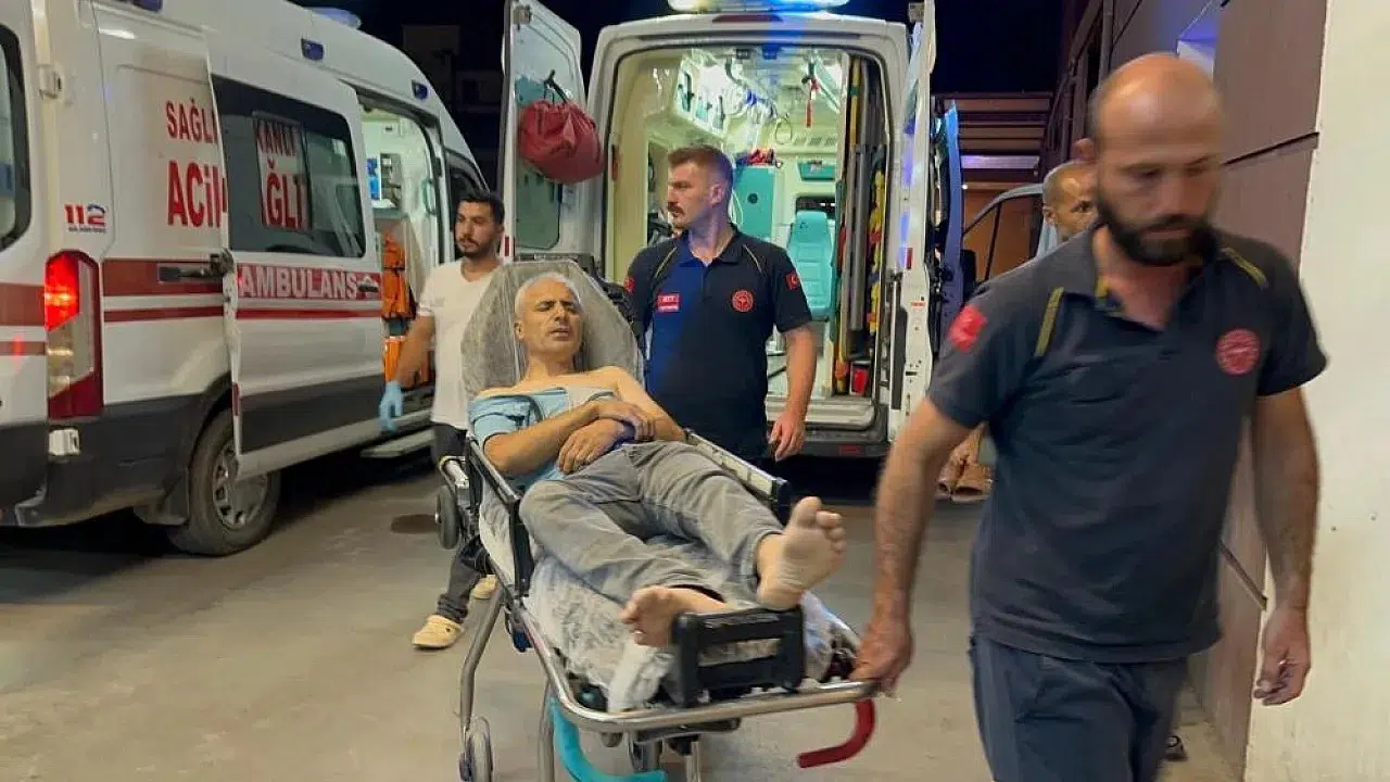 Salıpazarı'nda devrilen motosikletin sürücüsü yaralandı