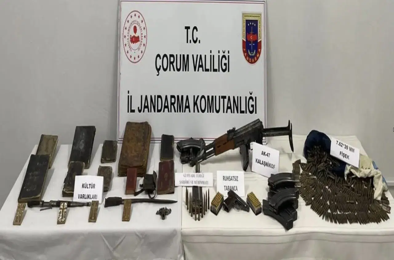 10 Adet El Yazması Kur'an-I Kerim Ele Geçirildi