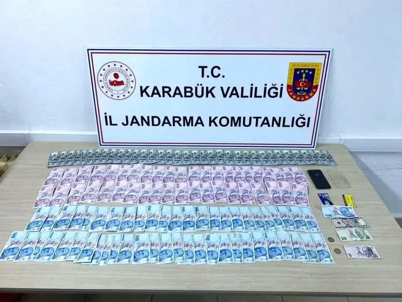 Karabük'te kendini jandarma olarak tanıtıp dolandırıcılık yapan zanlı tutuklandı