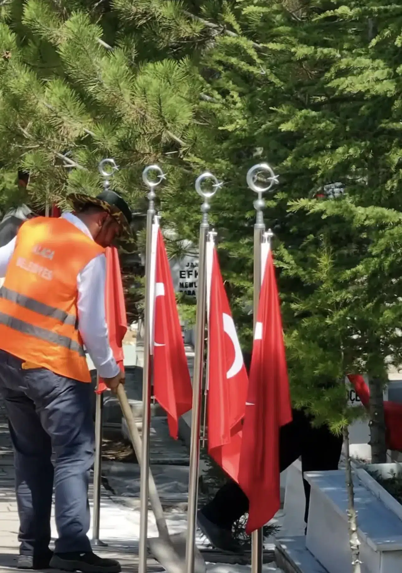 Alaca Şehitliğinde Çevre Düzenleme Çalışmaları Başladı