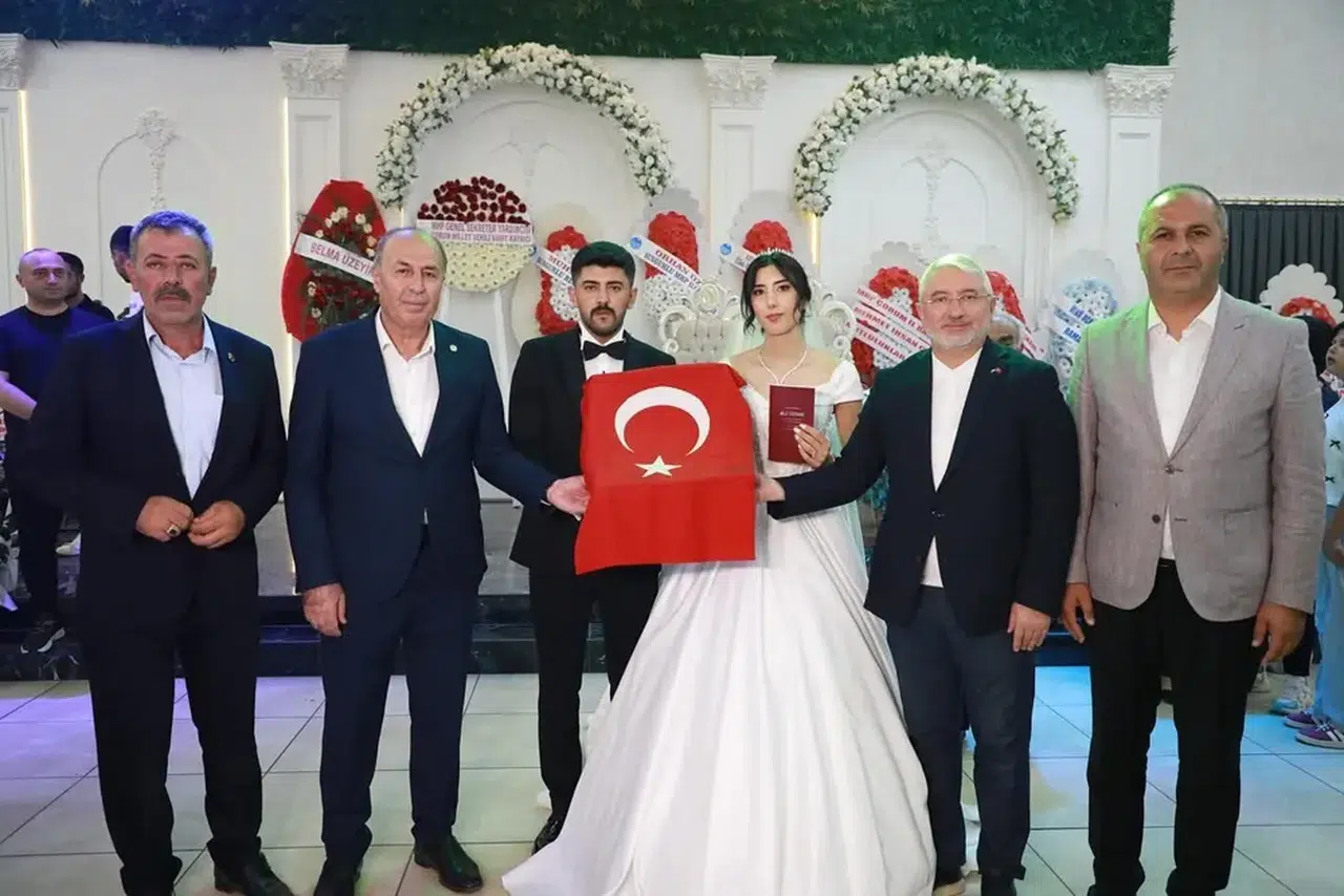 Başkan, Dünyaevine Giren Kızının Nikahını Kıydı