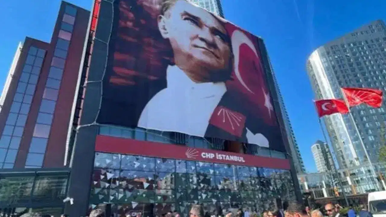 Tahtasız: Değer Miydi?