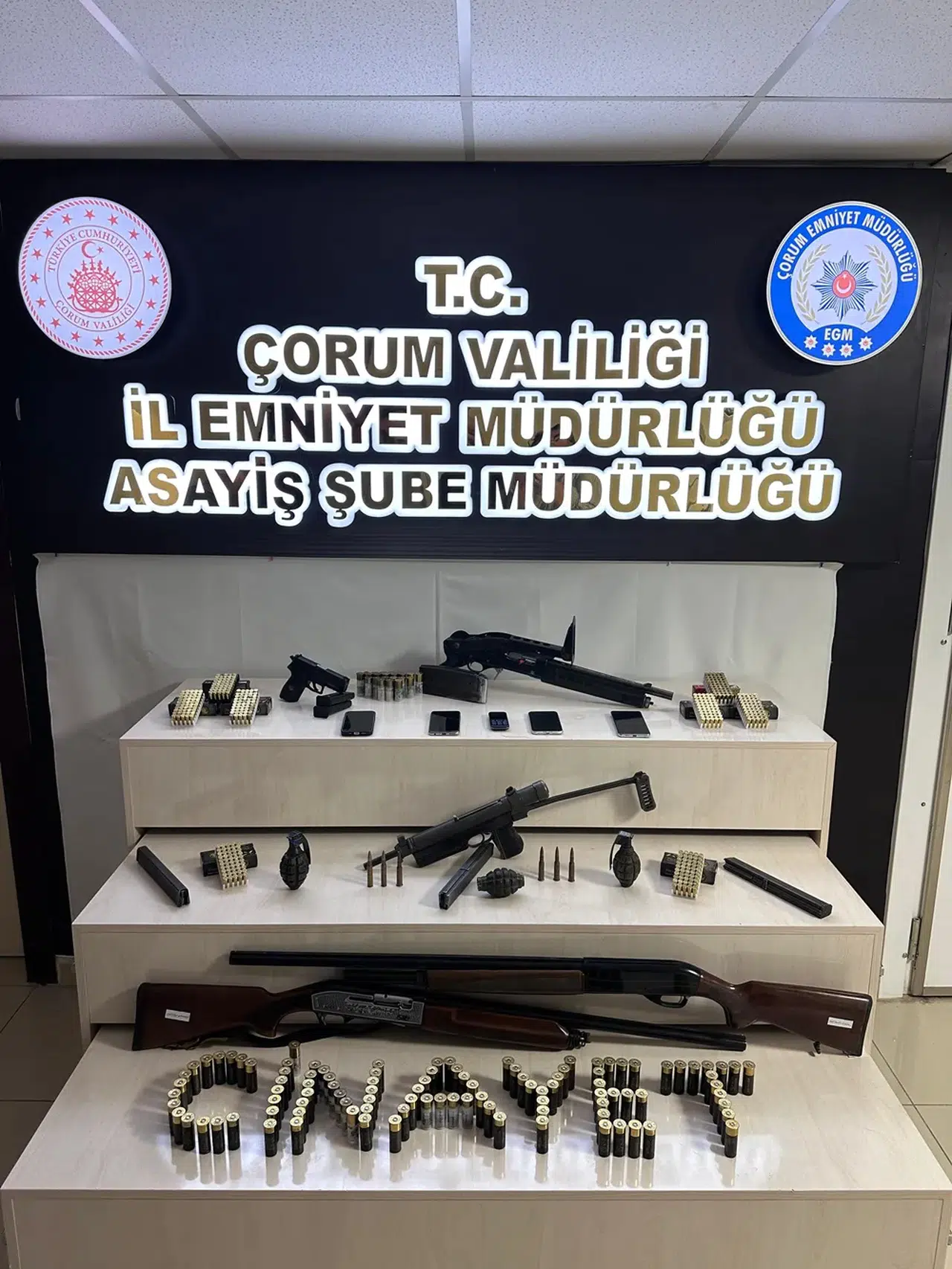 Makineli Tüfek ve El Bombası Çıktı