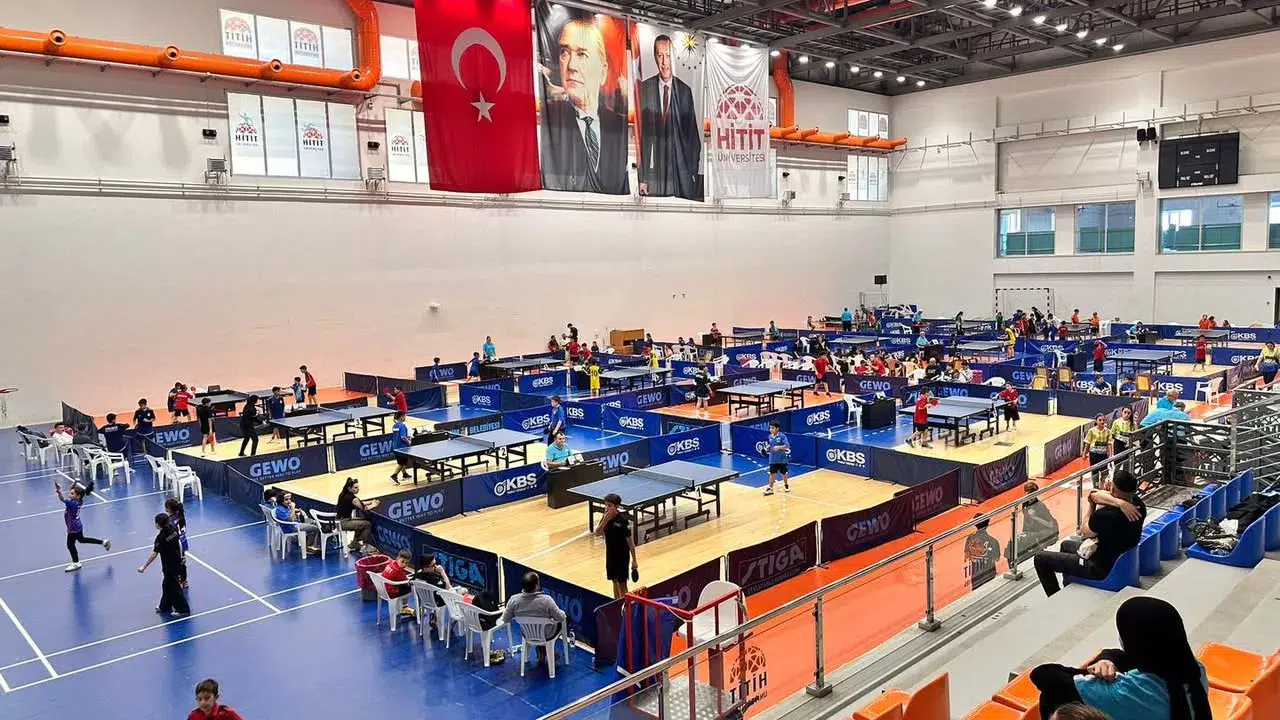 Masa Tenisi Şöleni Başladı