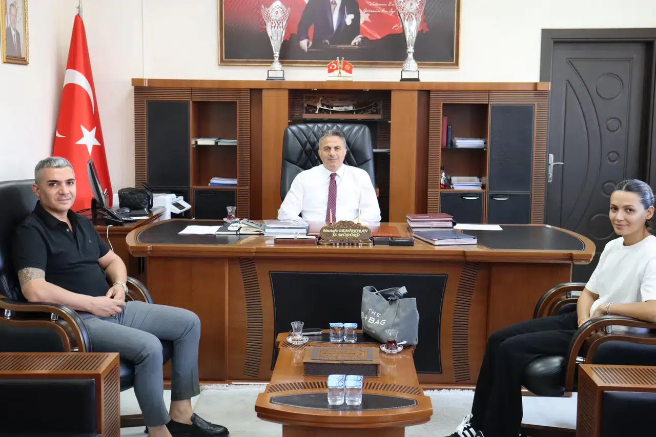 Gençlik ve Spor İl Müdüründen Yeni Gelen Öğrenciye Sıcak Karşılama
