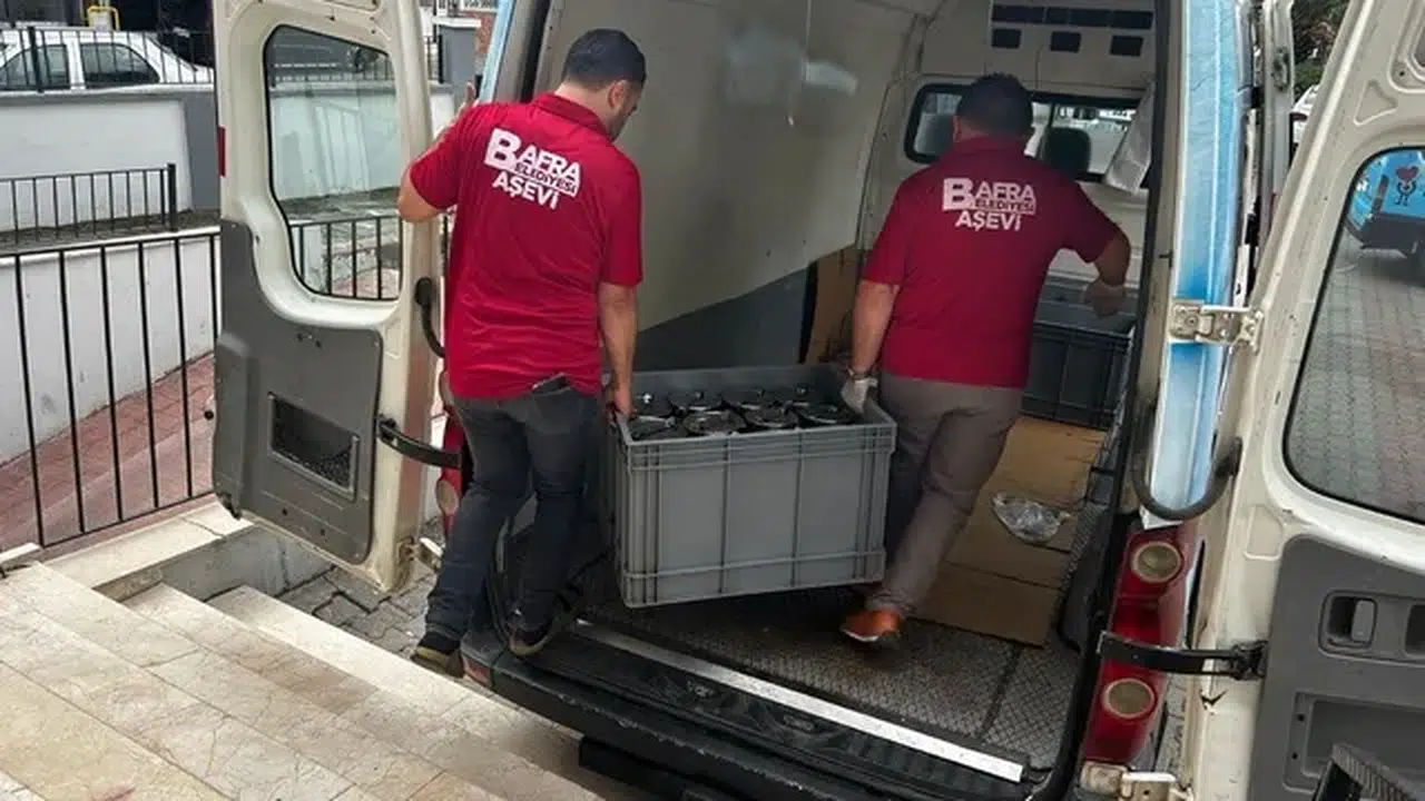 Bafra'da günlük 1500 kişiye sıcak yemek dağıtılıyor