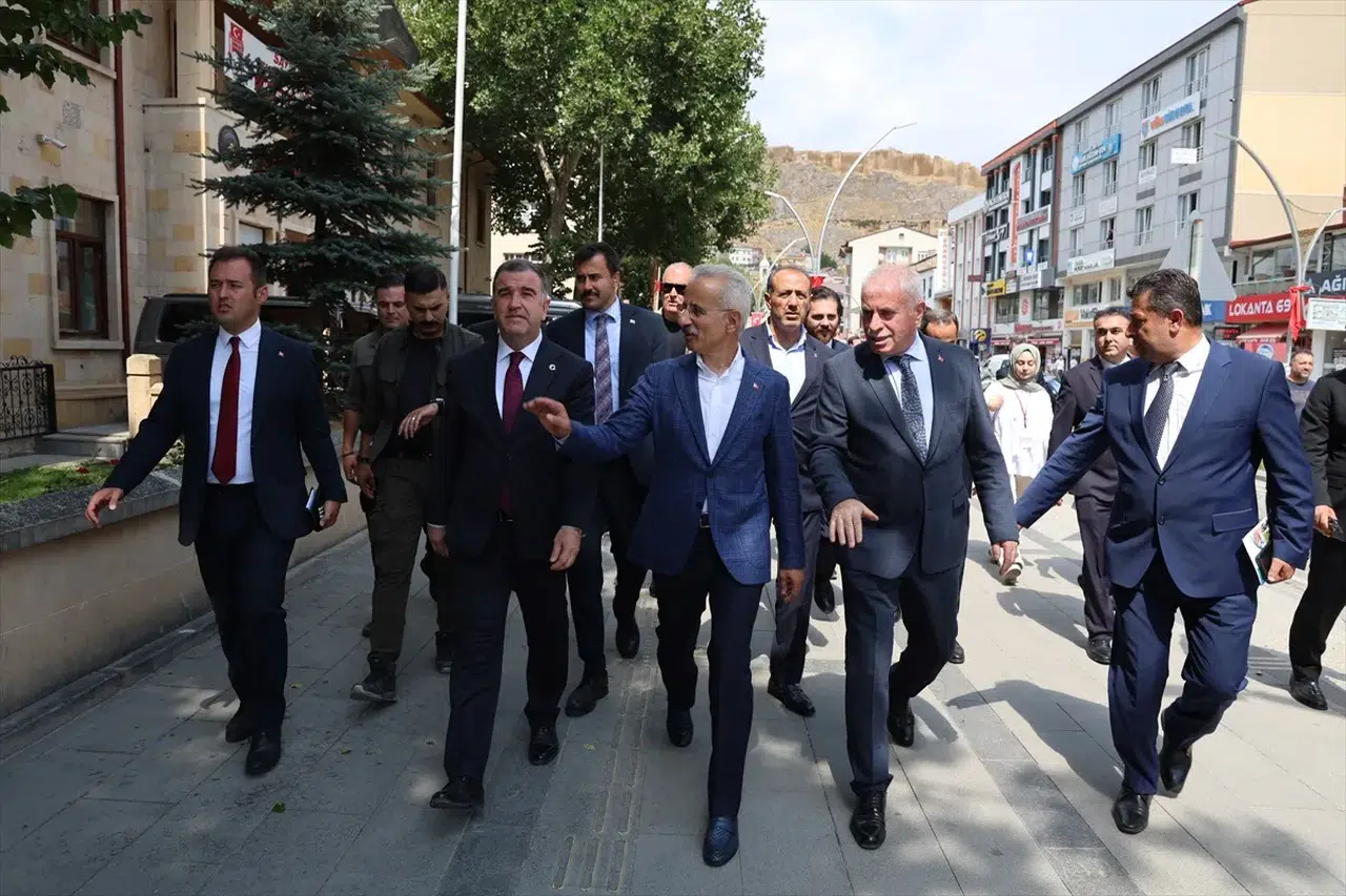 Ulaştırma ve Altyapı Bakanı Uraloğlu, Bayburt'ta konuştu