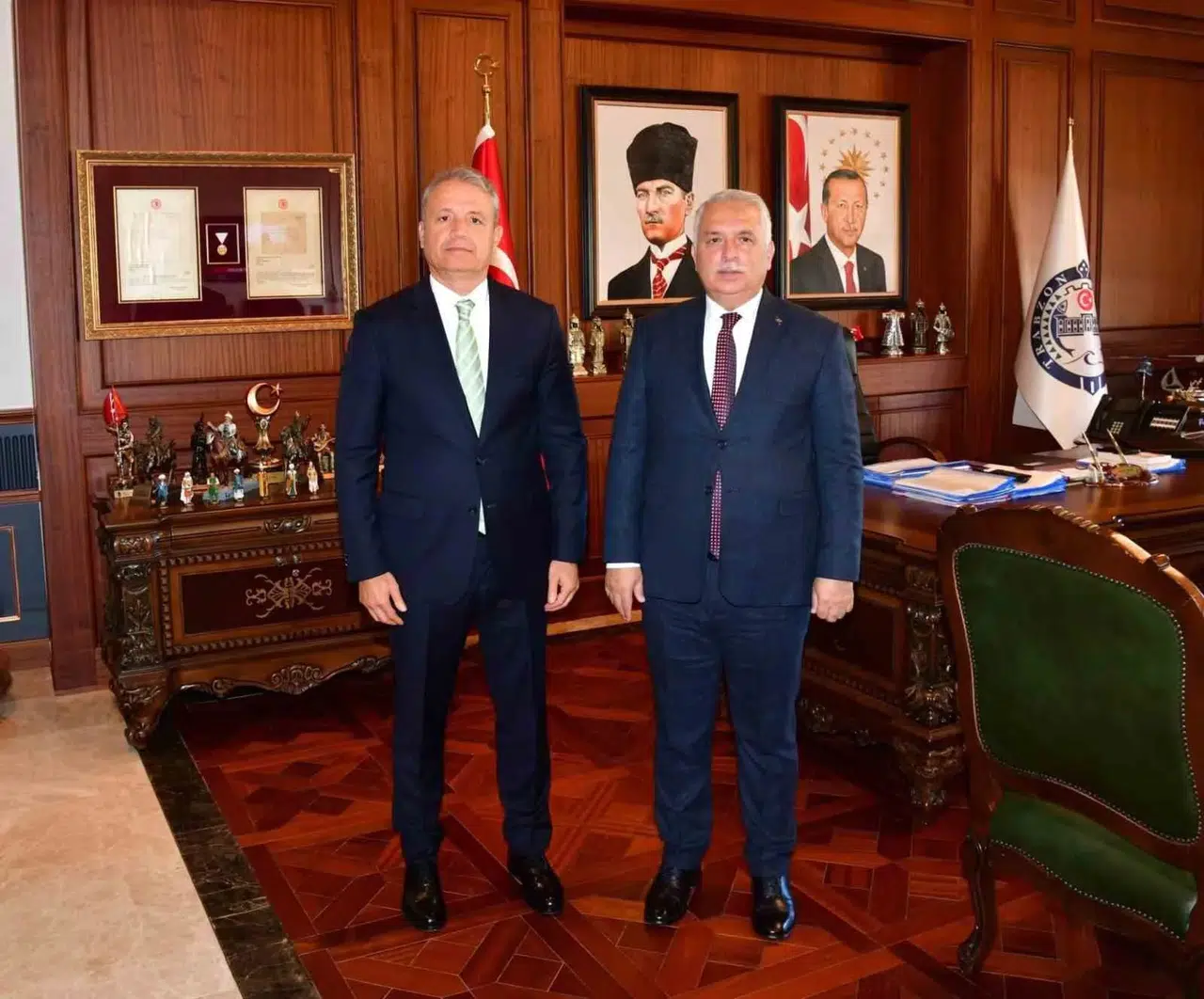 Trabzon Valisi Yıldırım, İl Emniyet Müdürü Loğoğlu'nu makamında kabul etti
