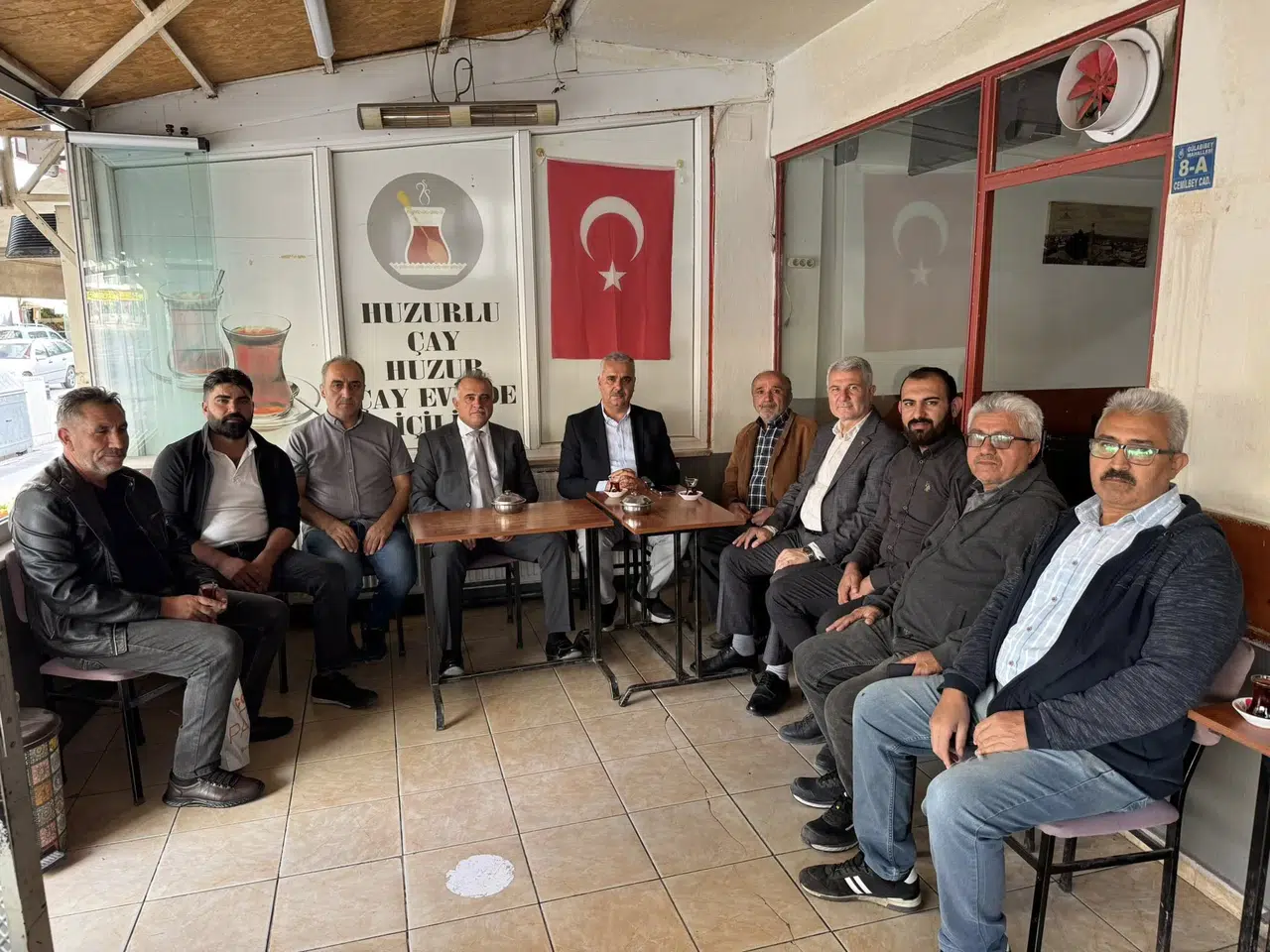 Ahlatcı, Çay Ocağında Vatandaşların Nabzını Tuttu