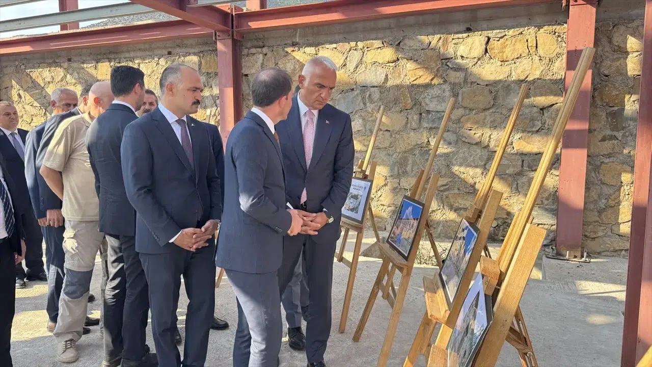 Kültür ve Turizm Bakanı Ersoy, Artvin'deki kanyon ve tarihi kalede inceleme yaptı