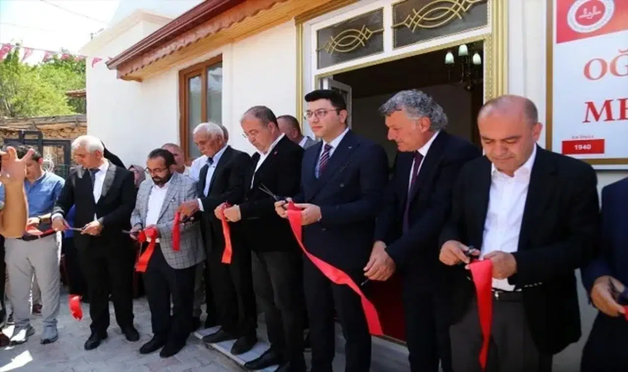 Gerze’de hayırseverlerin katkılarıyla inşa edilen cami ibadete açıldı