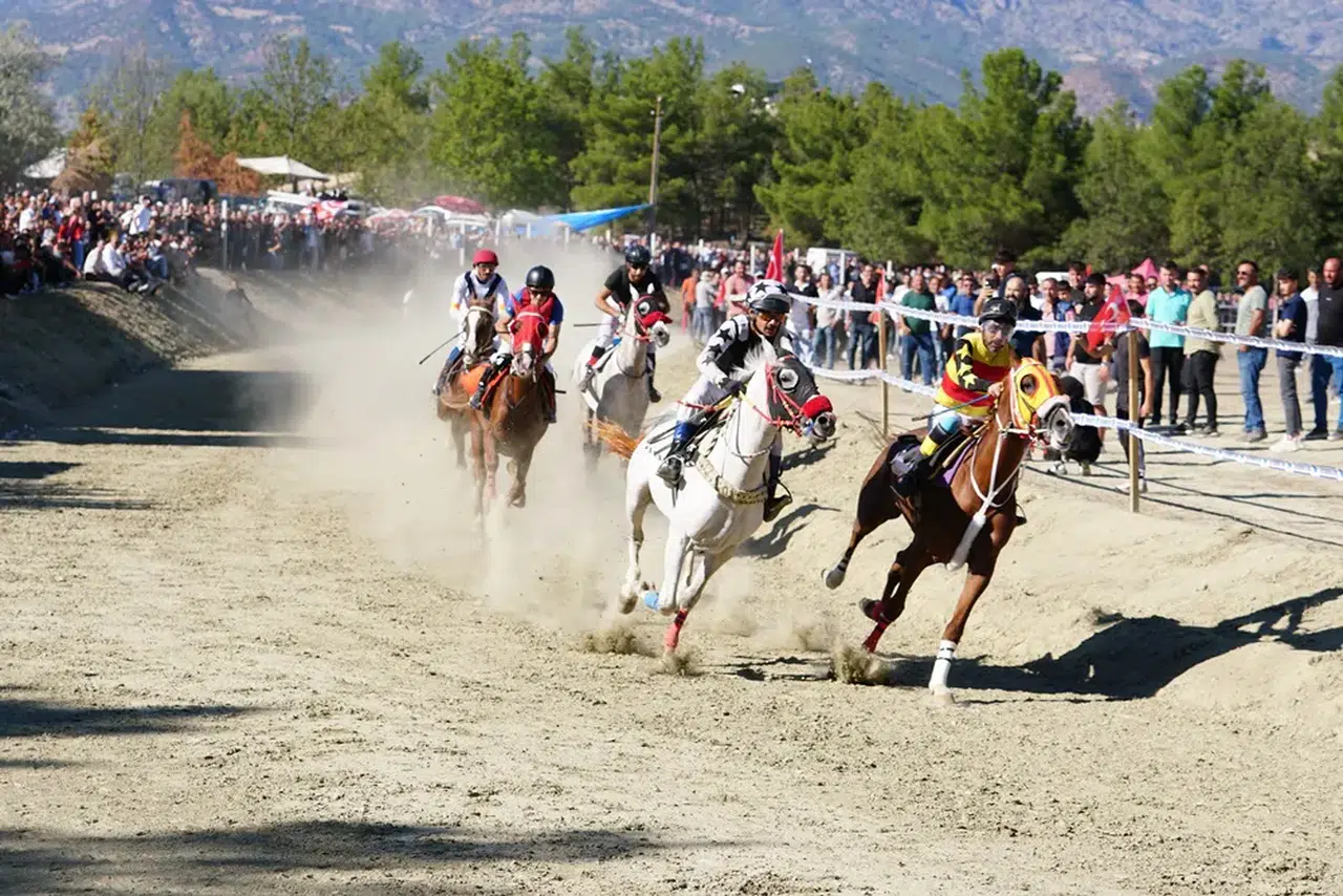 Osmancık’ta Rahvan At Yarışları Yapıldı