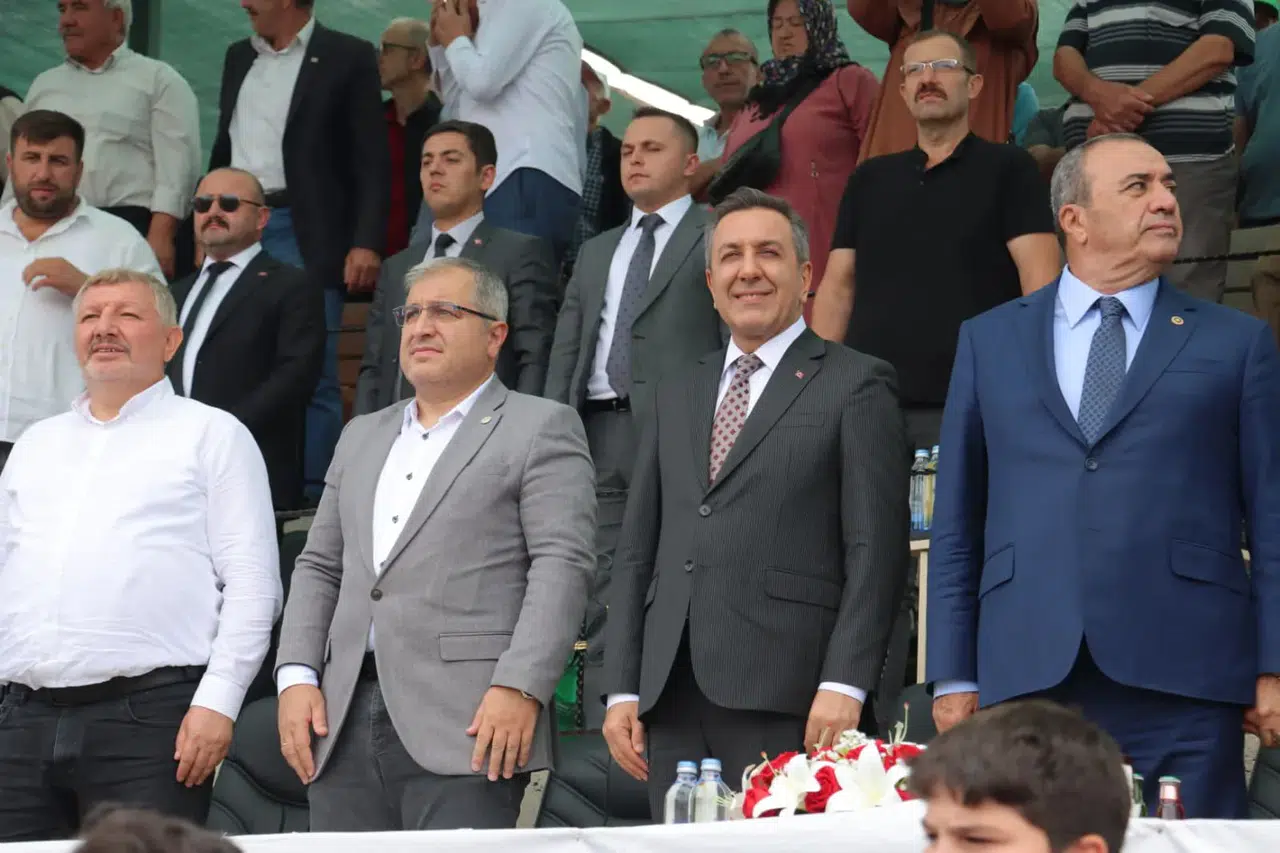 Dere, Osmancık’taki Yağlı Güreşleri İzledi