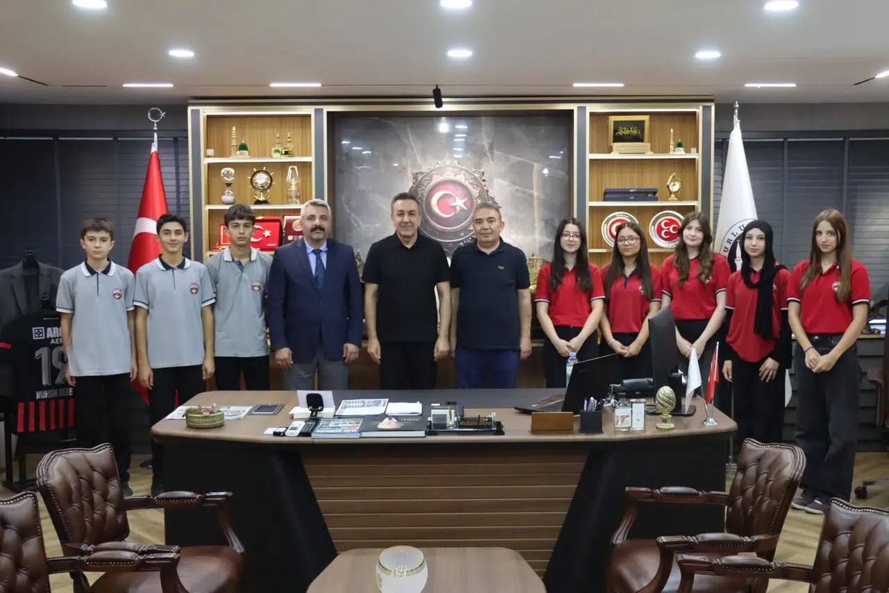 Dere, Fen Liseli Gençler ile Hayallerini Paylaştı