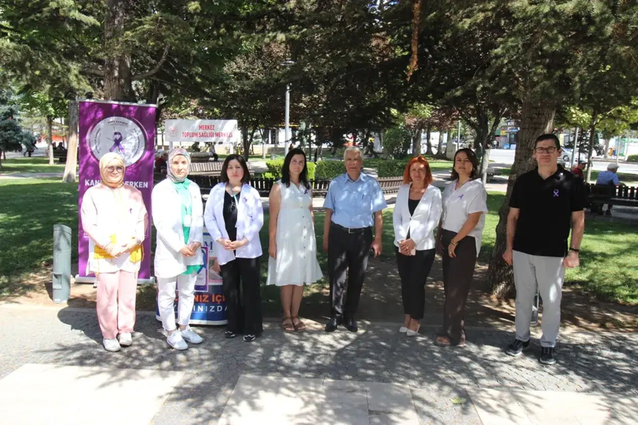 Valilik Önünde Ücretsiz Kanser Taraması Yapıldı