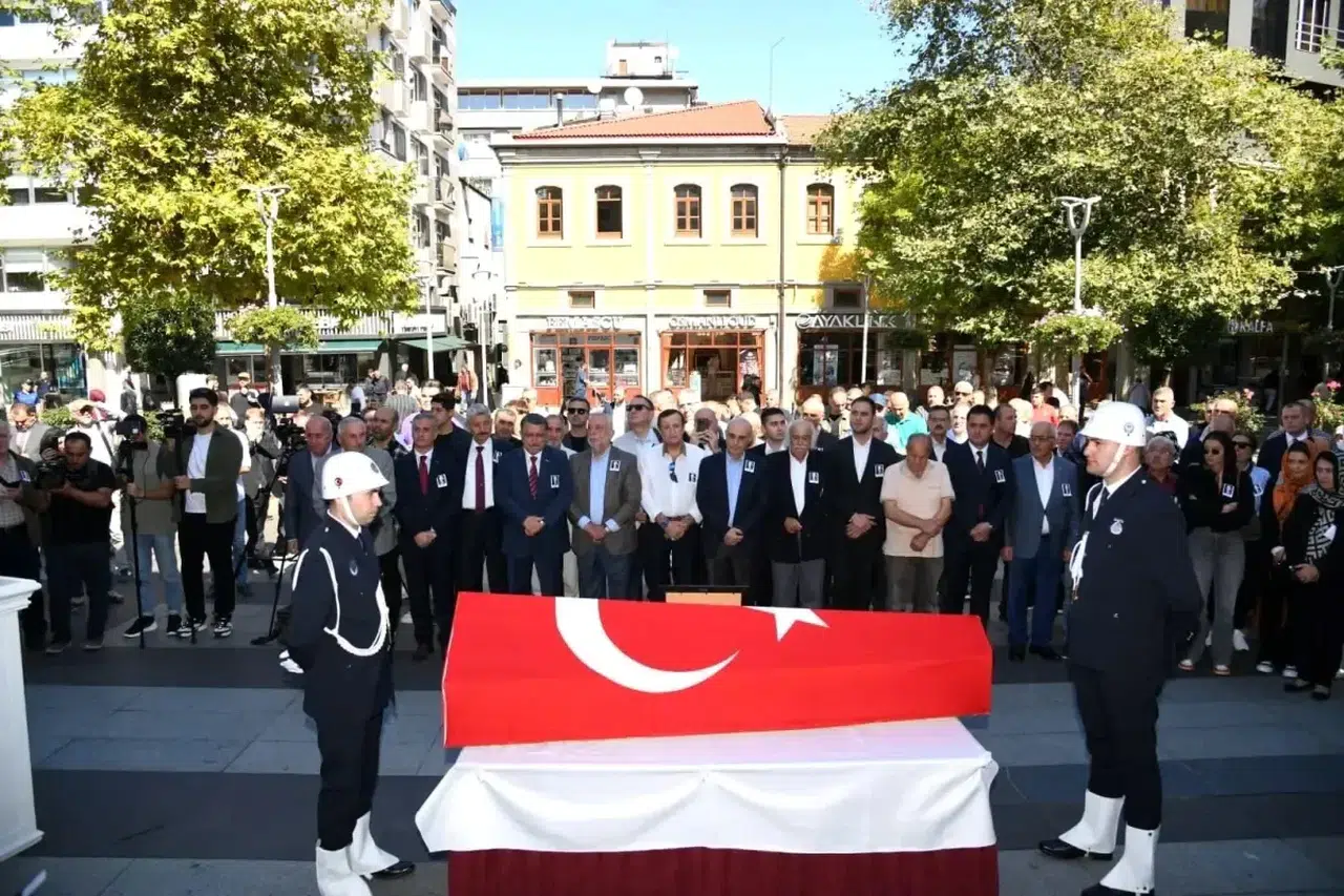 Eski Trabzon Belediye Başkanı Melek, son yolculuğuna uğurlandı