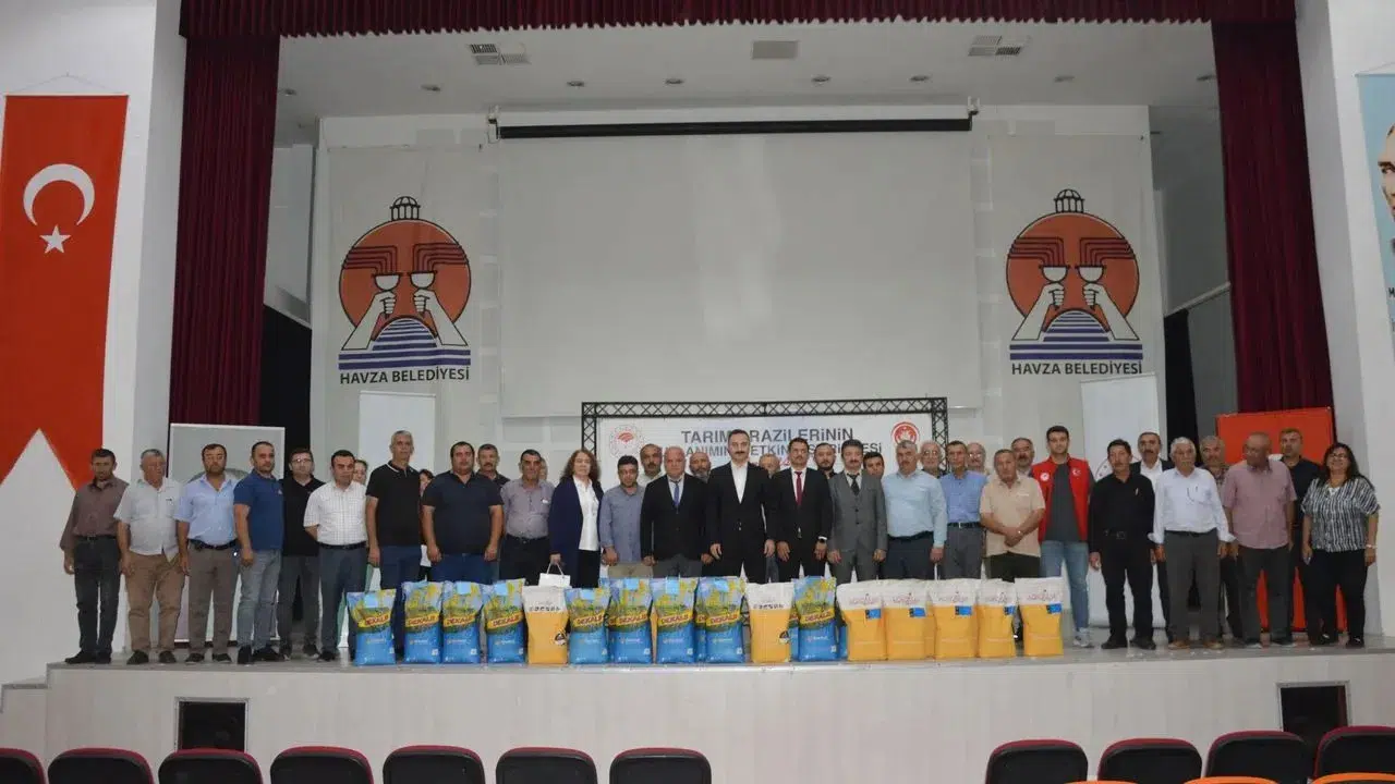 Samsun'da üreticilere kanola tohumu dağıtıldı