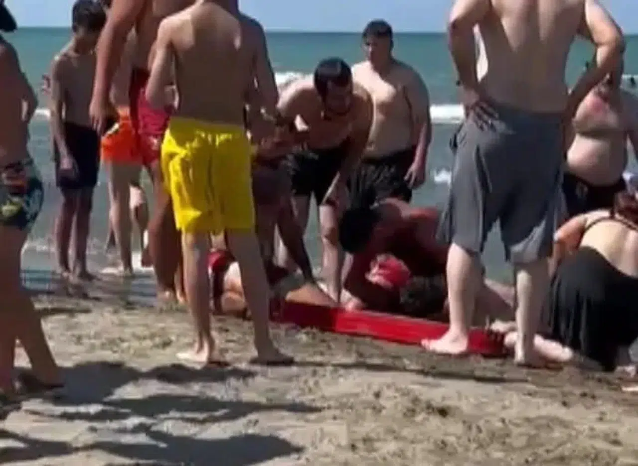 Samsun'da denizde boğulma tehlikesi geçiren kişi hastaneye kaldırıldı