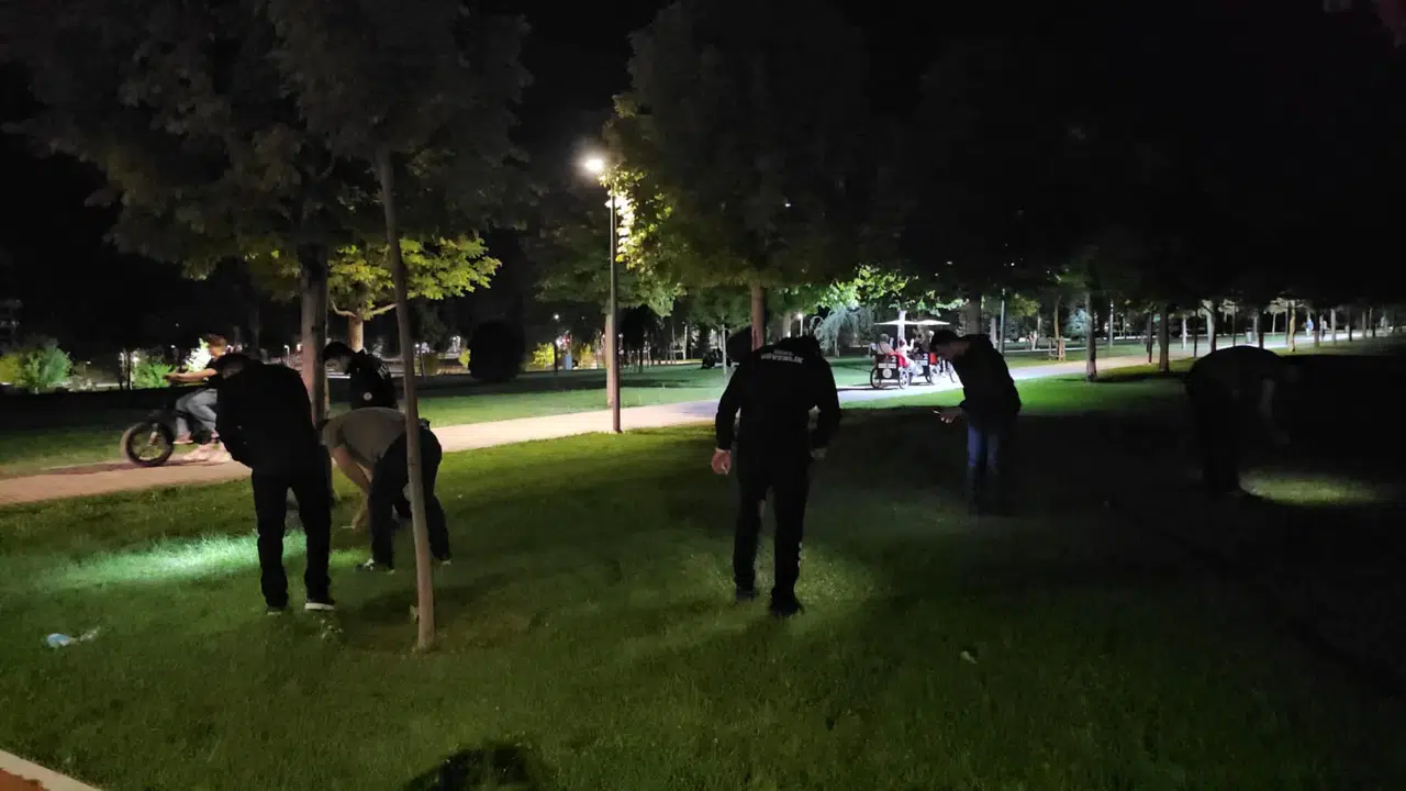 2 Genç Kız Arasında Silahlı Kavga Çıktı
