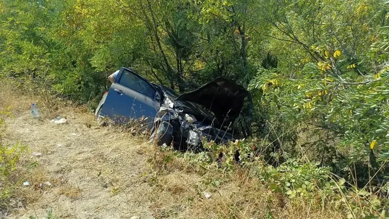 Karabük'te şarampole devrilen otomobildeki 1 kişi yaralandı