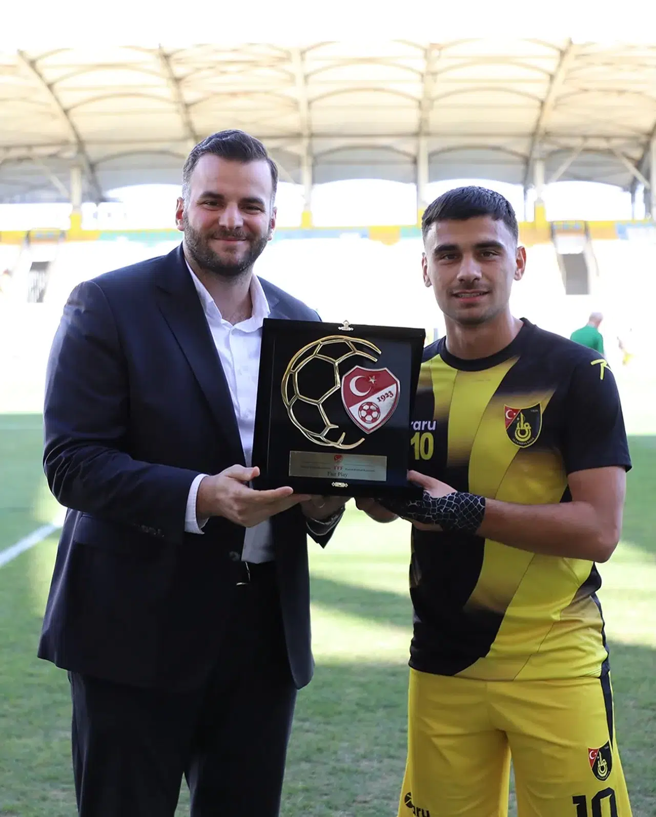 TFF'den İstanbulsporlu Loshaj'a Ödül