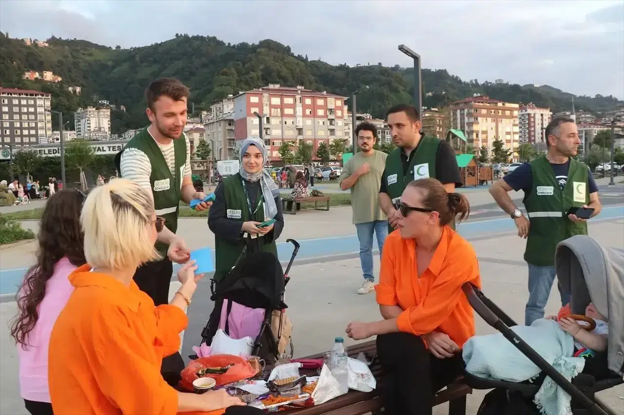 Rize Yeşilay gönüllülerinden sigara bağımlılığına balonlu mesaj