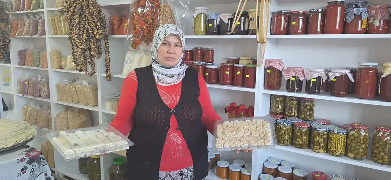 Hem Evini Geçindiriyor Hem İstihdam Sağlıyor