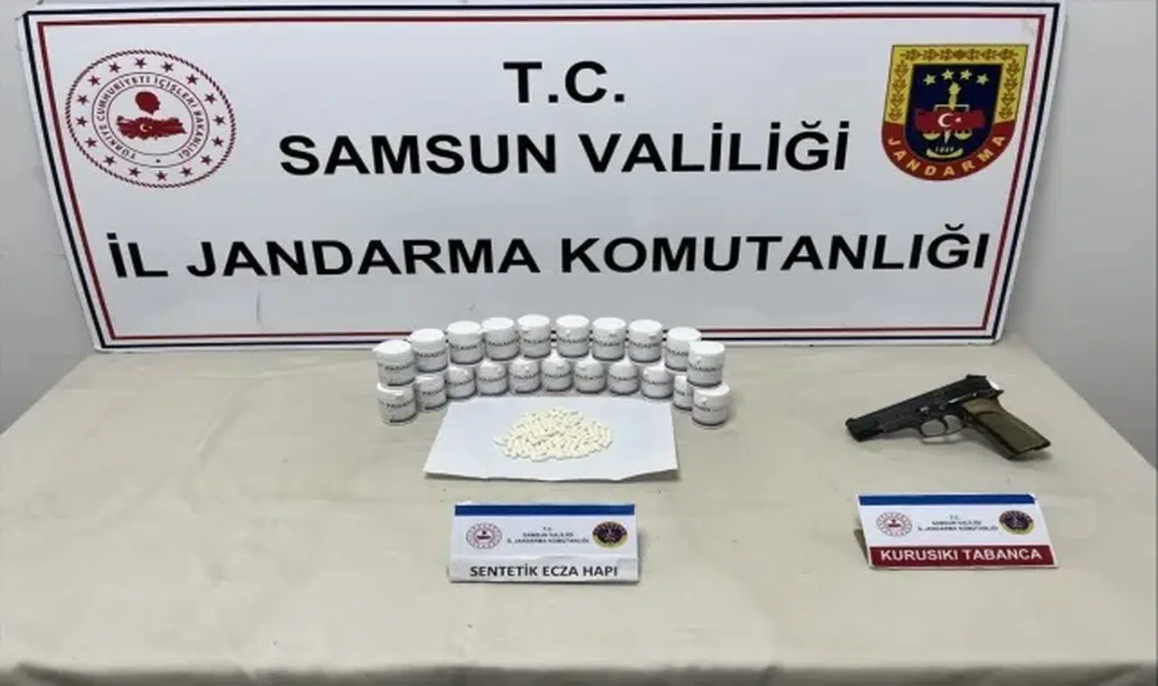 Samsun'da 1317 sentetik ecza hapı ele geçirildi