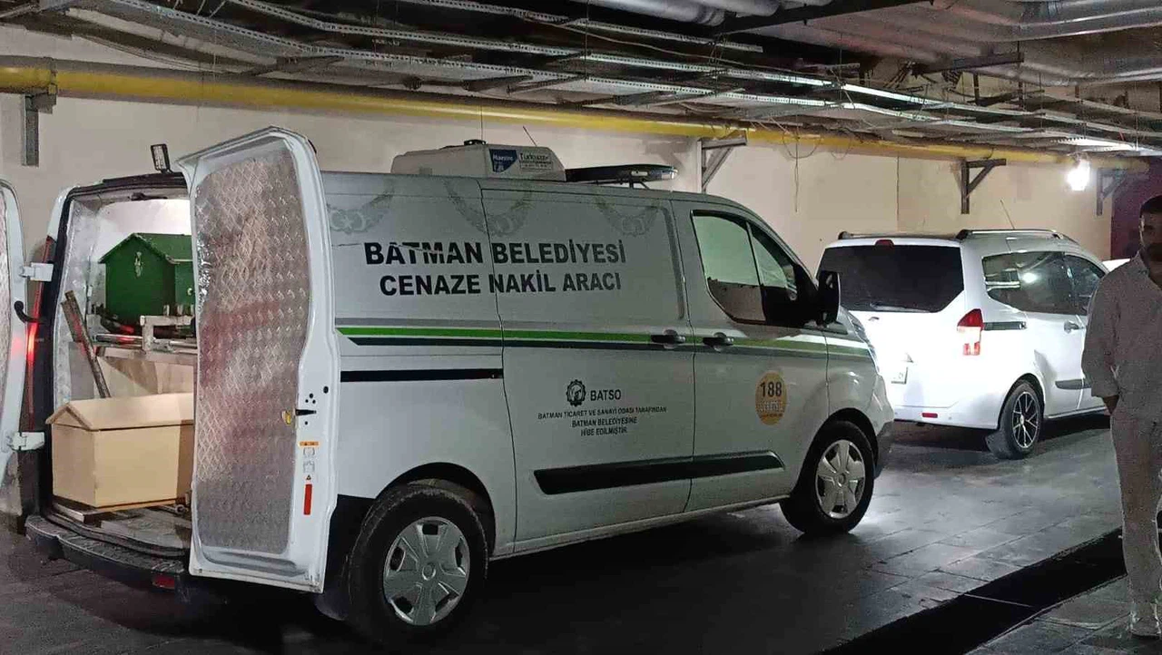 Yolun karşısına geçerken aracın çarptığı yaşlı adam hayatını kaybetti