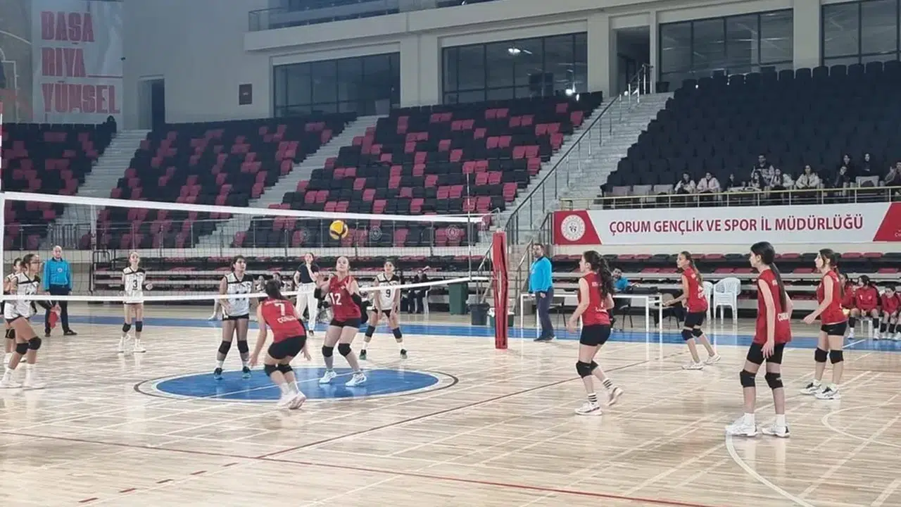 Okul Sporları Voleybol Müsabakaları 30 Takımın Katılımıyla Sürüyor