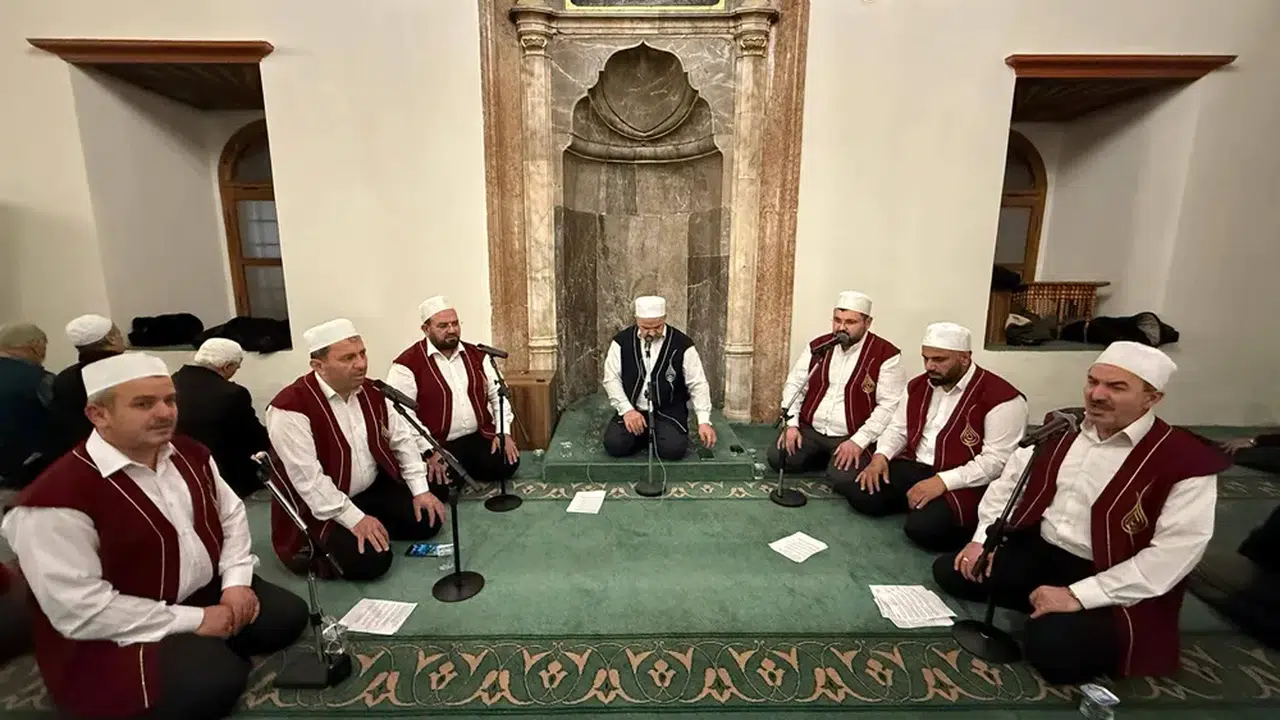 Camilerde Regaip Kandili Coşkusu