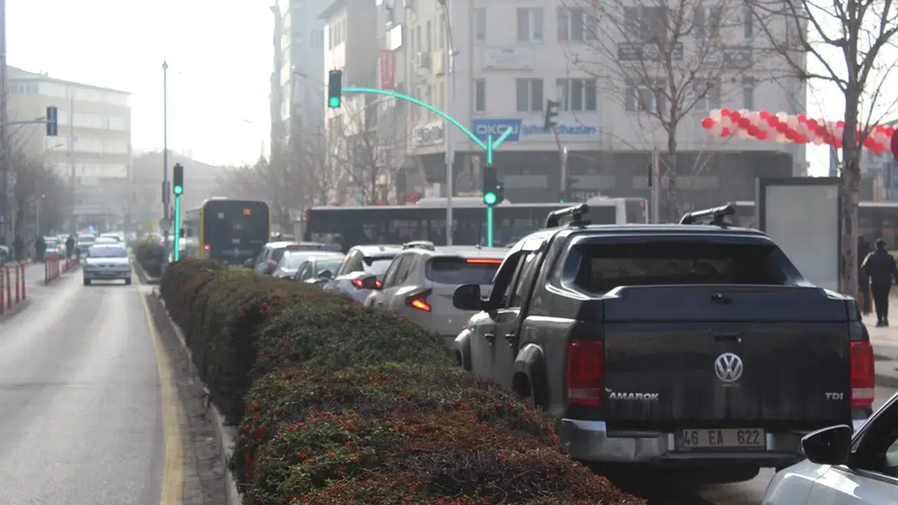 Gazi Caddesi’nde Trafik Yoğunluğu
