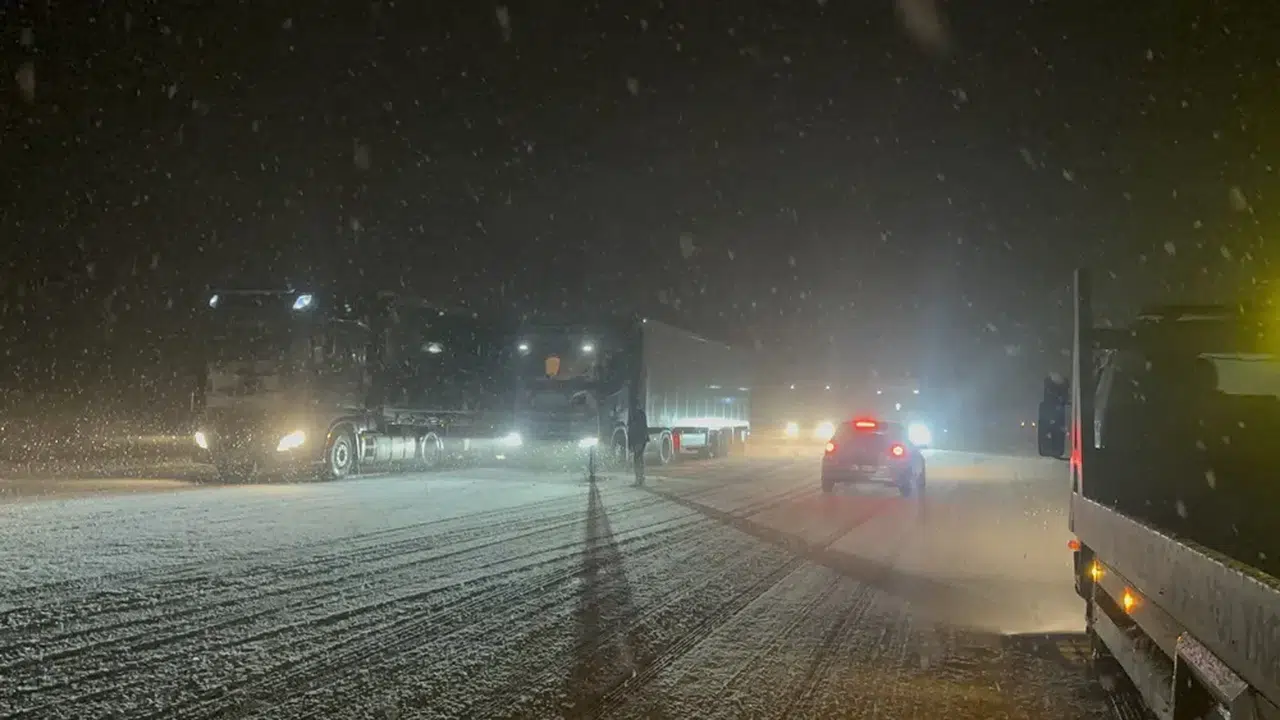 Beyaz Örtü Ulaşımı Aksattı