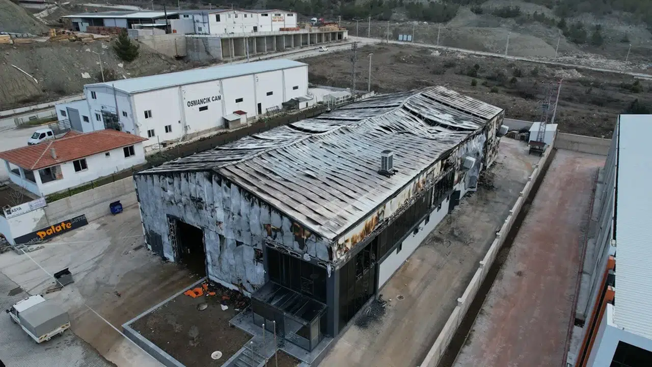 Fabrika Küle Döndü