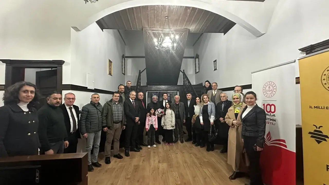 Tarihi Kütüphanede Düşünce Yolculuğu