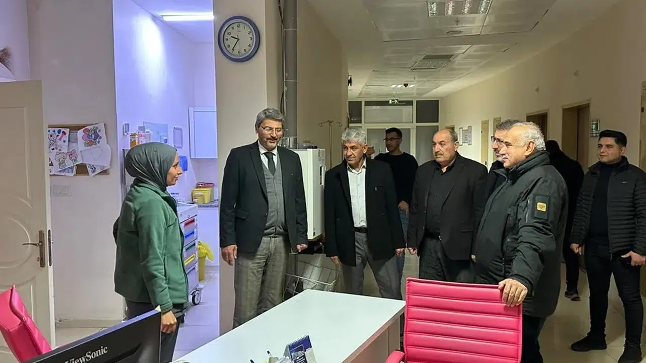 Çizikci’den Sağlık Çalışanlarına ve Hastalara Moral Ziyareti