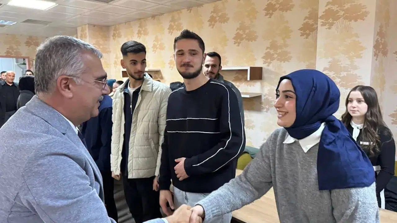 Gençlerin Yusuf Abisi Sahada