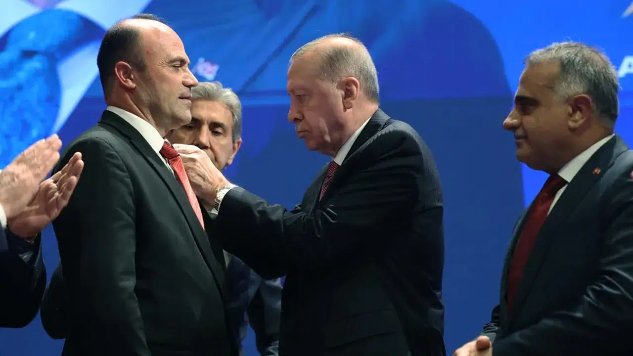 Belediye Başkanı CHP’den AK Parti’ye Geçti