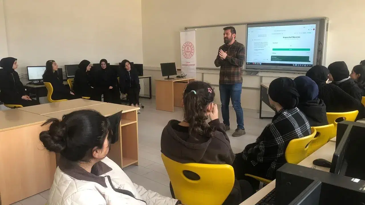 Gençler Geleceğin Teknolojisiyle Tanıştı