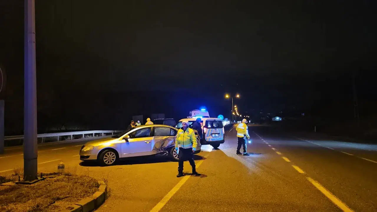 Baraj Kavşağında Kaza: 5 Yaralı