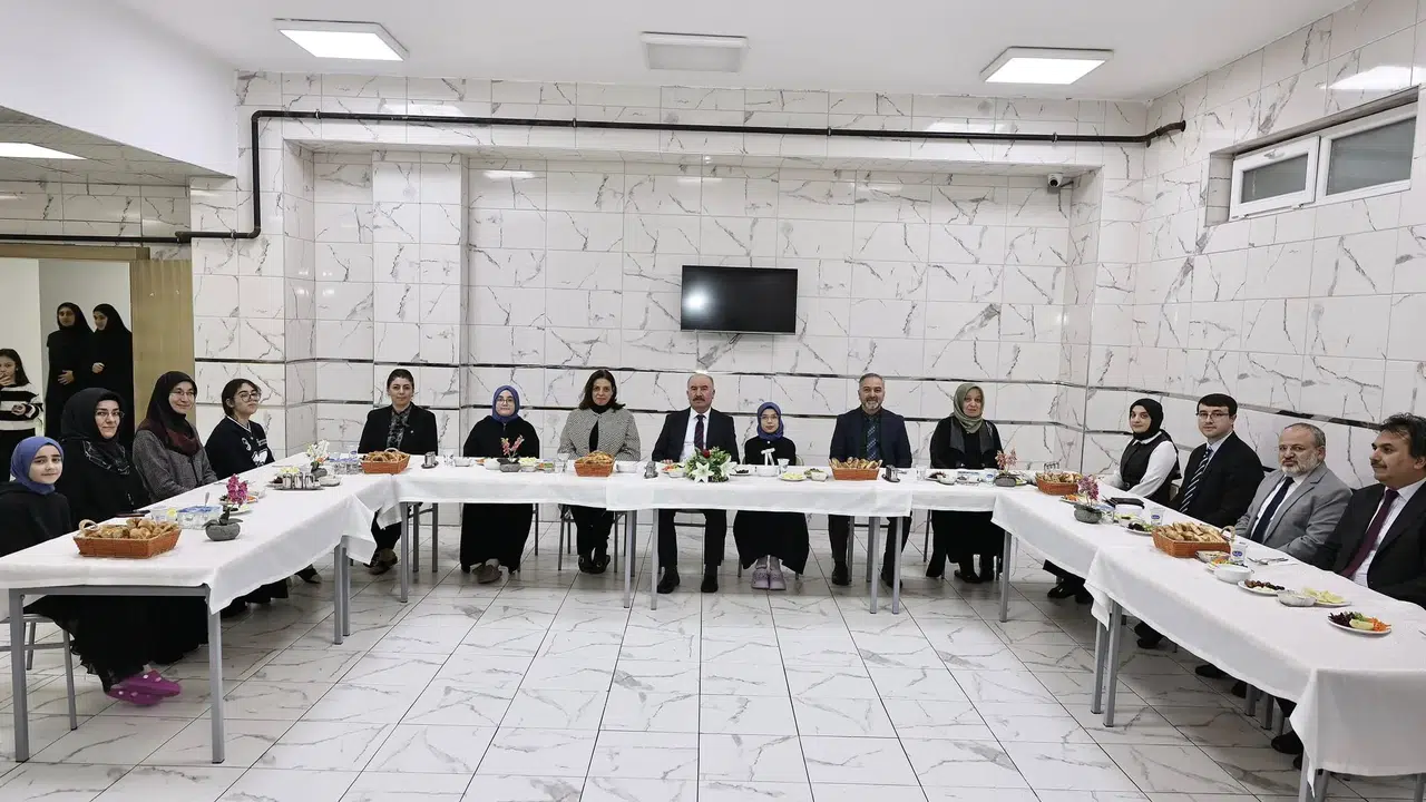 Vali Çalgan, Hafızlık Öğrencileriyle İftarda Buluştu