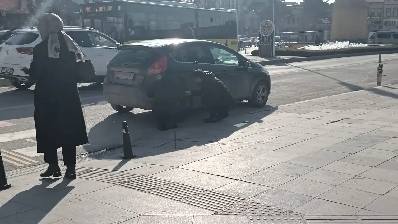 Saat Kulesi Meydanı’nda Örnek Davranış