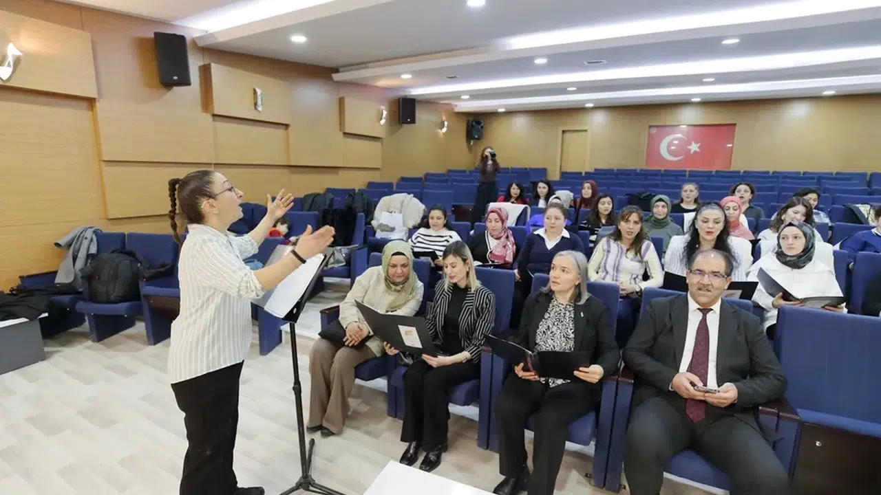 Stresli Mesaiye Türkülerle Mola