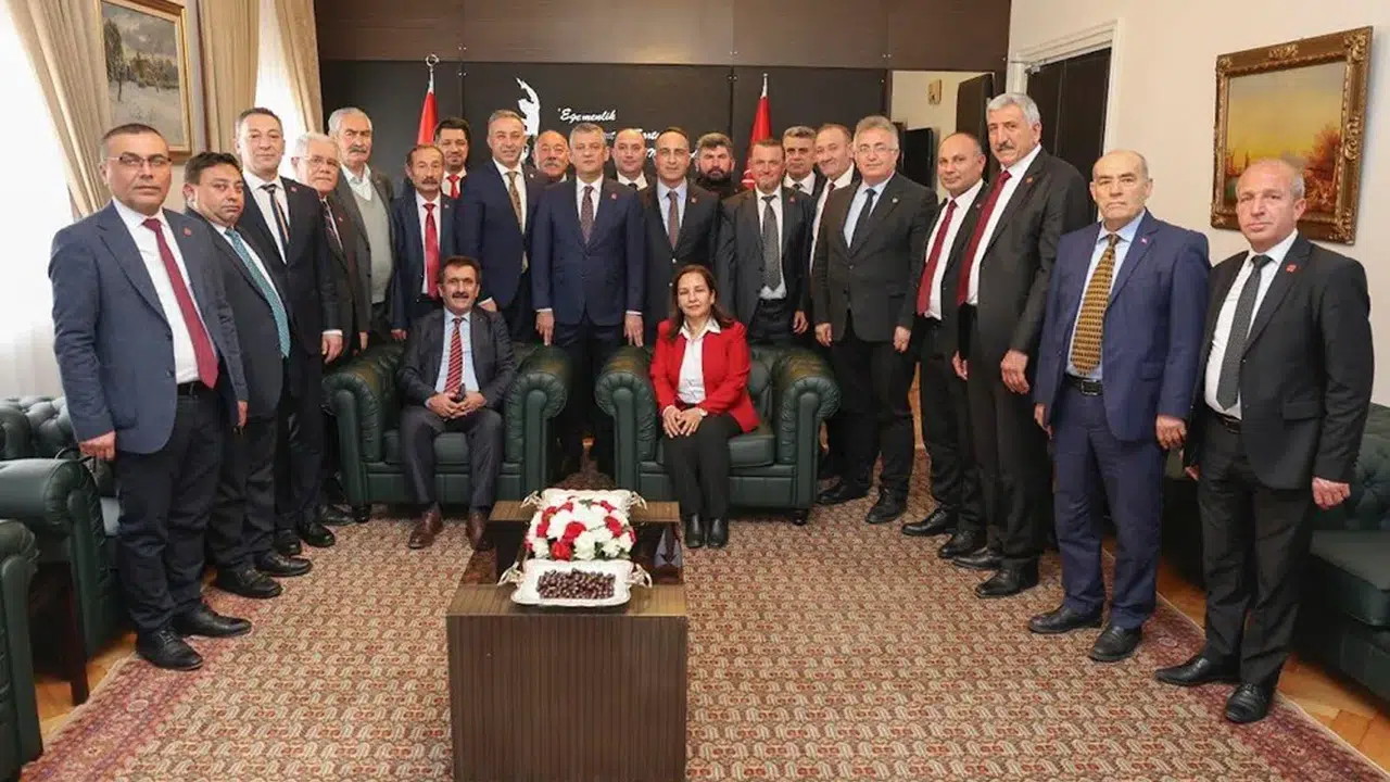 CHP Heyeti, Özgür Özel ile Bir Araya Geldi