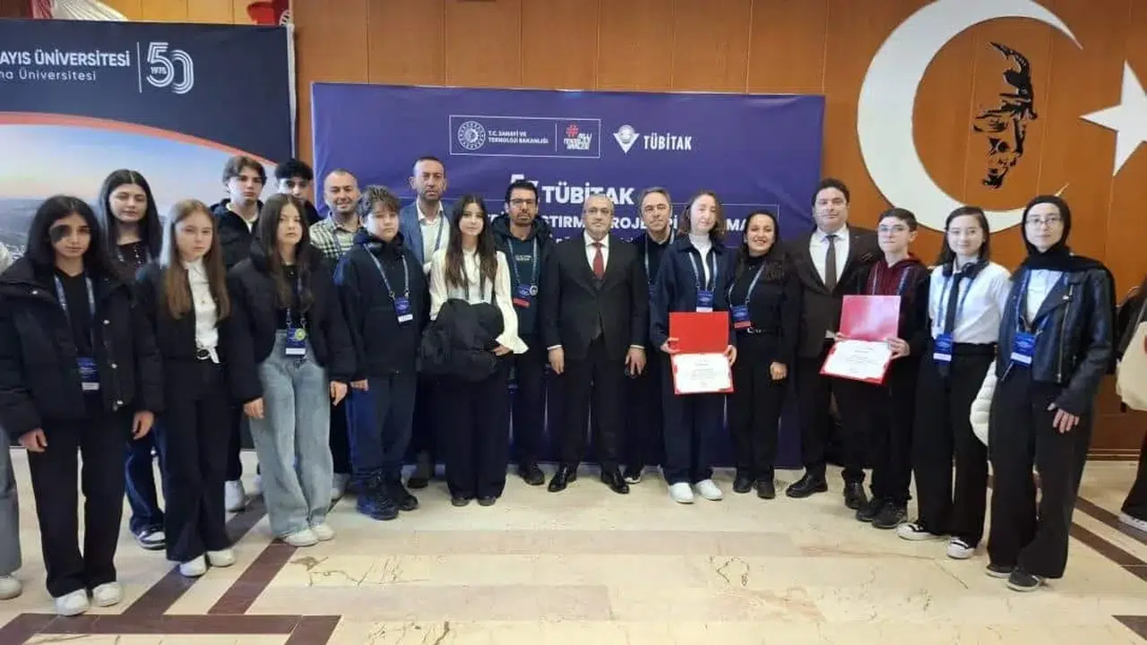 Çorumlu Gençler Samsun’dan Madalyalarla Döndü